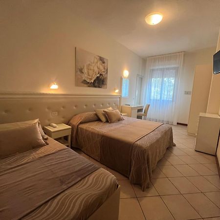 Hotel Athena Cervia Esterno foto
