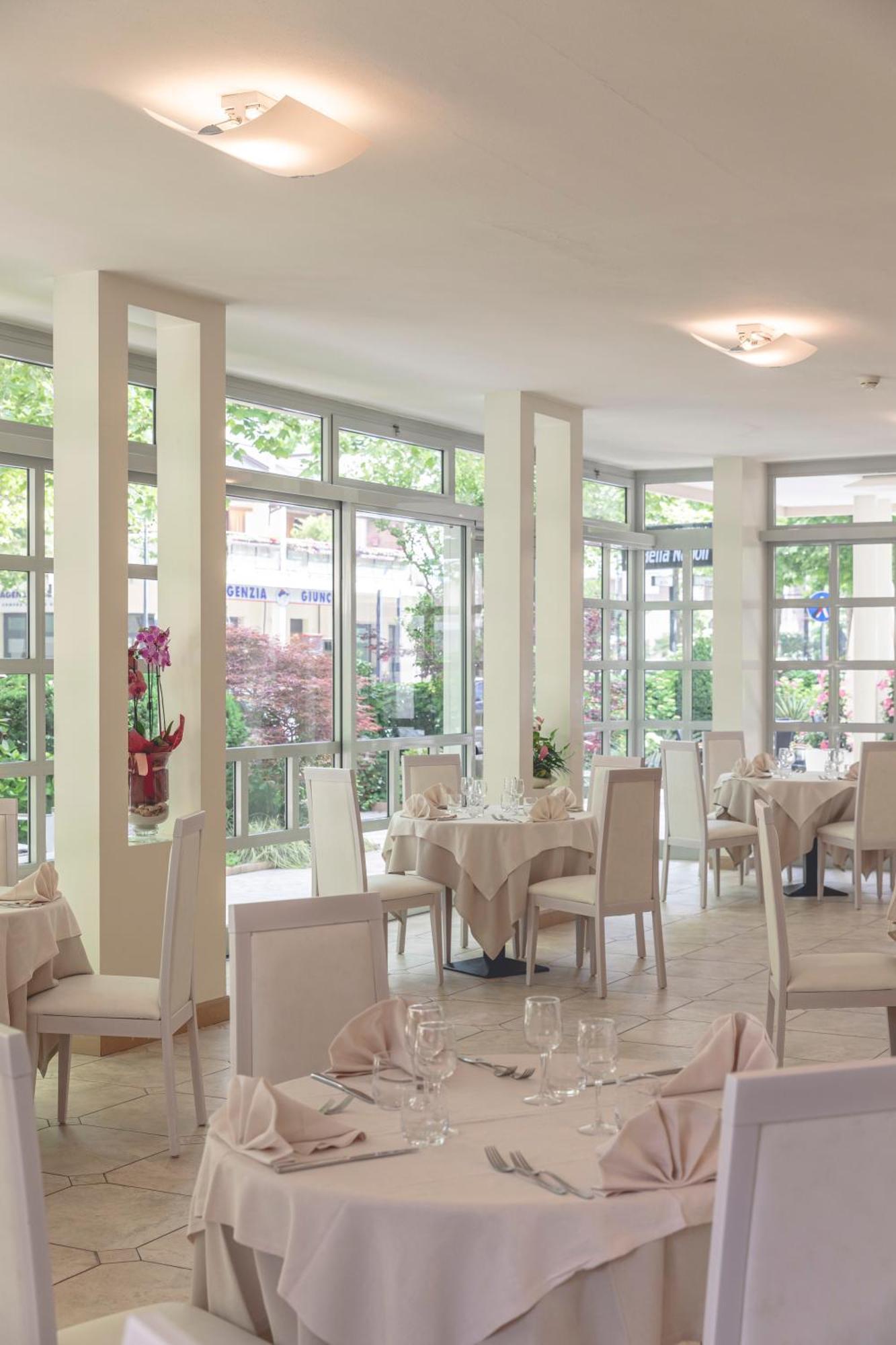 Hotel Athena Cervia Esterno foto